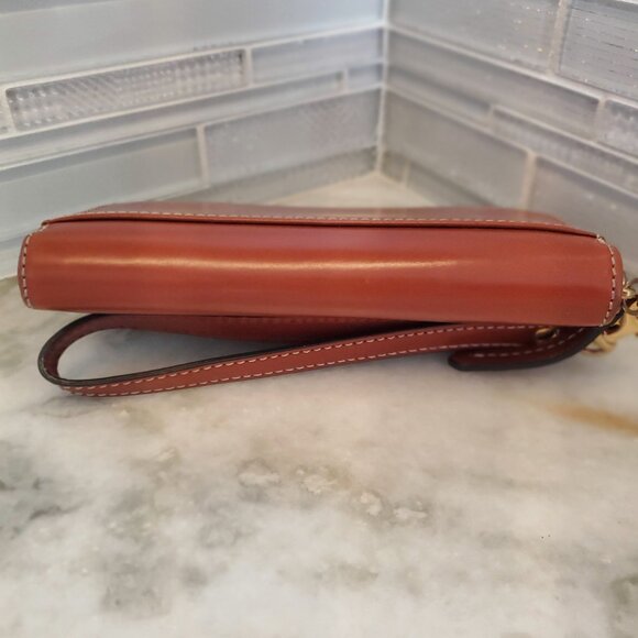 NWOT Dooney and Bourke Selleria British Tan Med Zip Wristlet - Picture 6 of 10